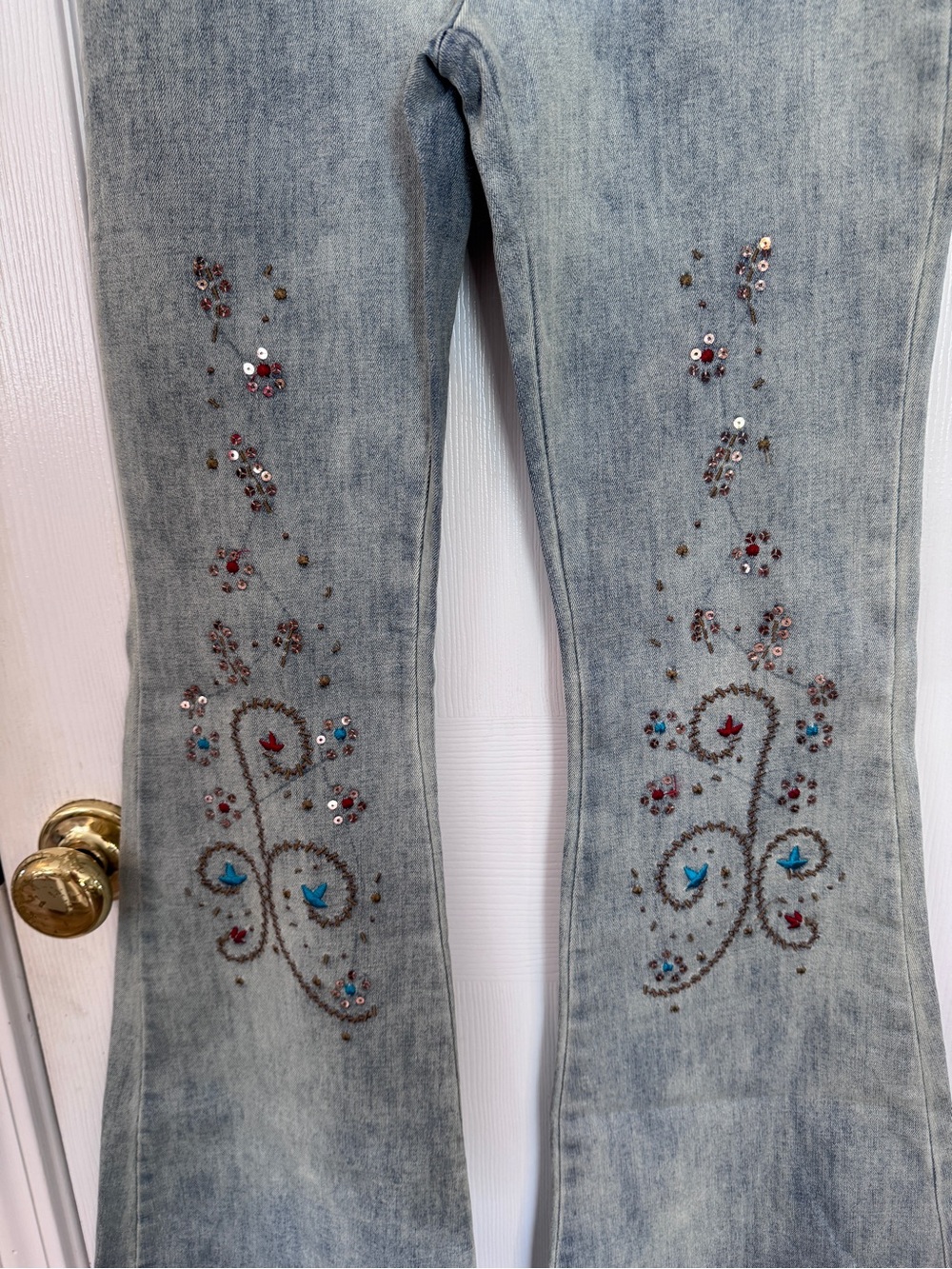 POL Embroidered Sequin Stretch Denim Flare Jeans Boho Western Small NWOT - Picture 3 of 12